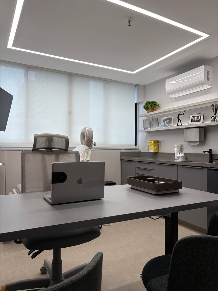 Sala de procedimentos do consultório Expert Capilar