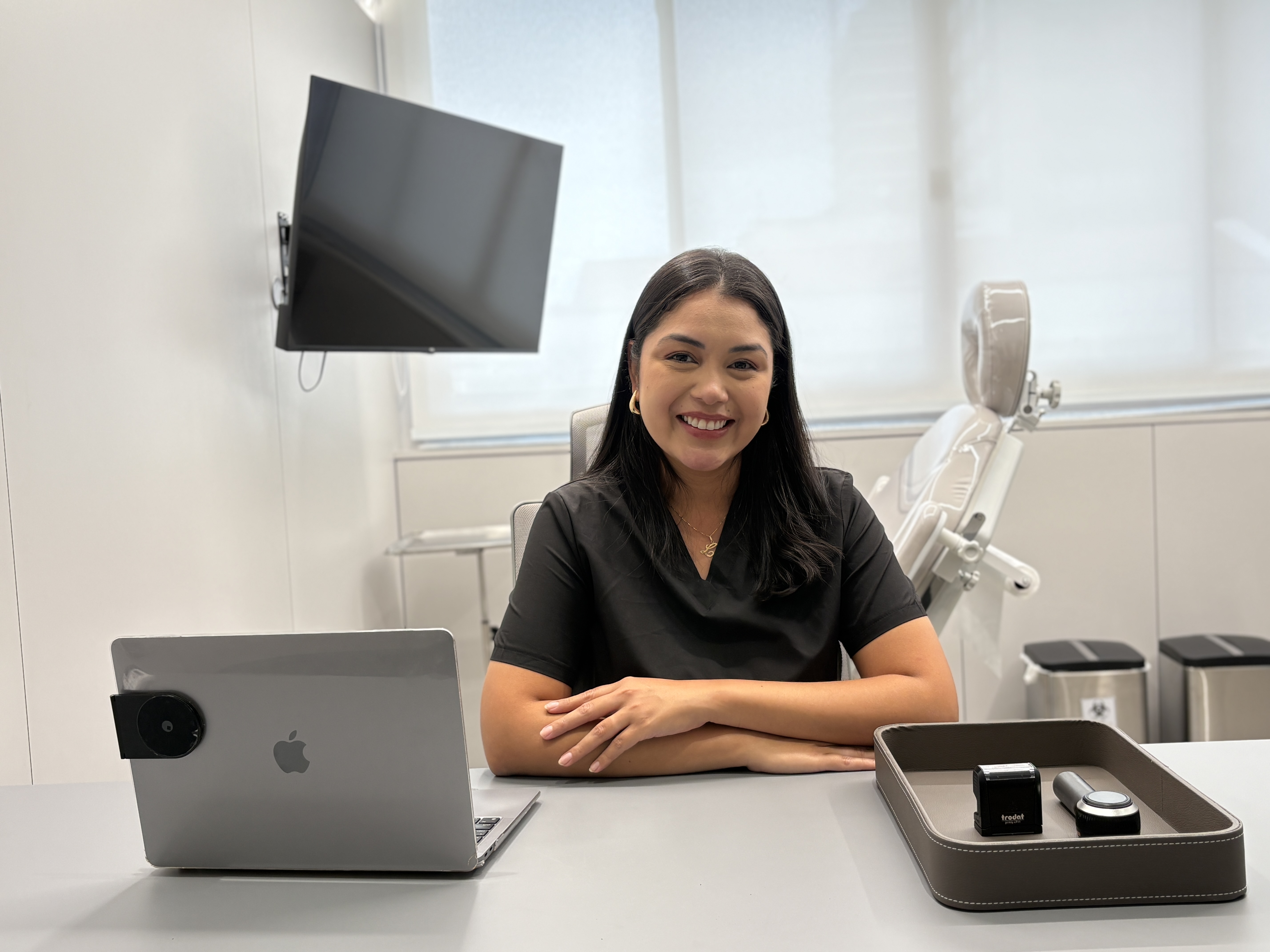 Dra. Larissa Belarmino — Dermatologista e tricologista em Ipanema